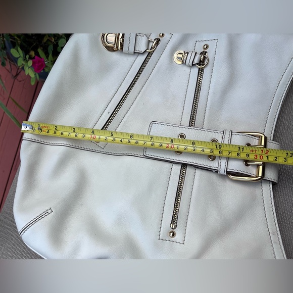 EUC Marc Jacobs Leather Shoulder Bag - Picture 16 of 17